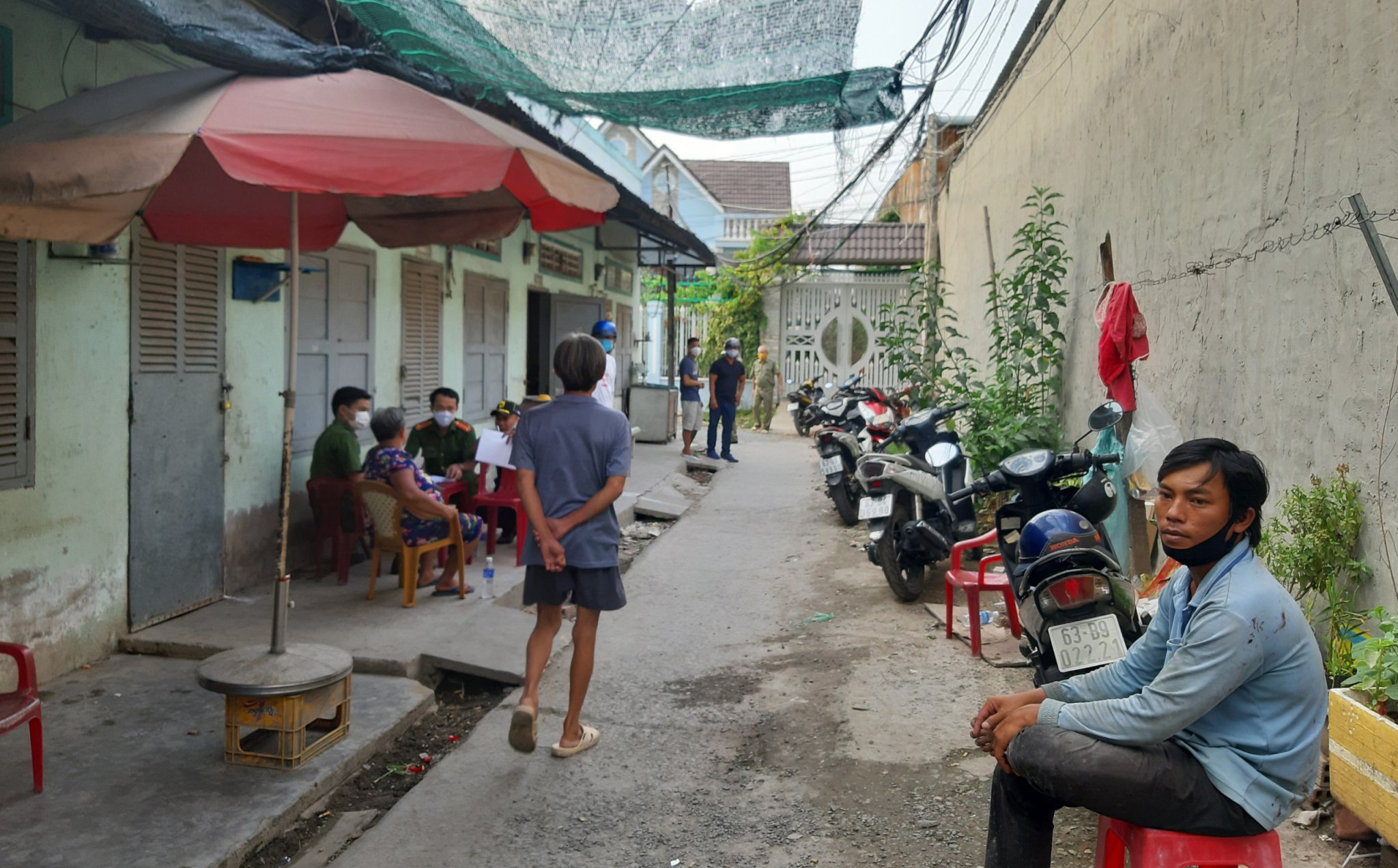 Nghe bạn gái mách bị đánh, thanh niên rủ 5 người cùng bịt mặt đi trả thù, gây vụ đâm chém loạn xạ