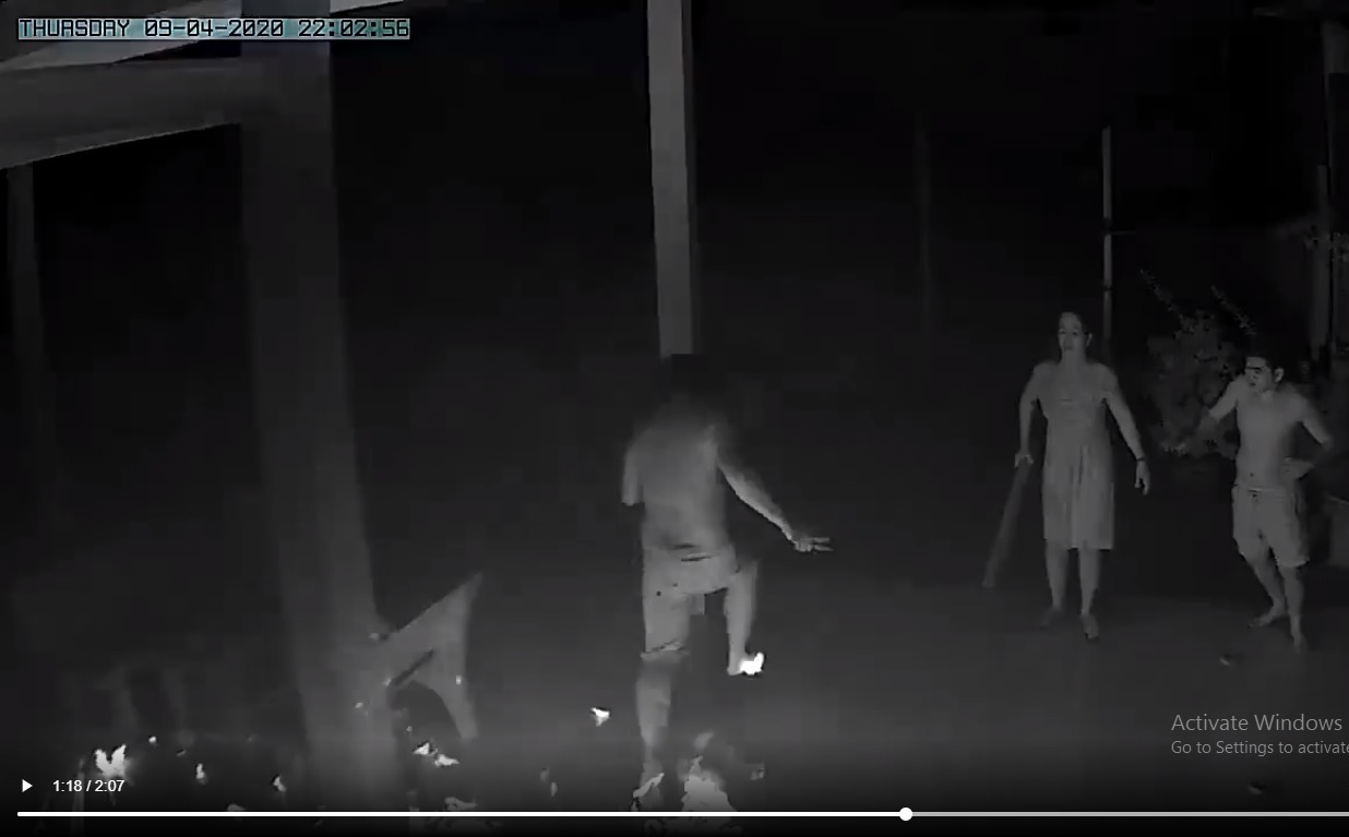 Clip: Con rể dùng bom xăng &quot;khủng bố&quot; gia đình nhà vợ