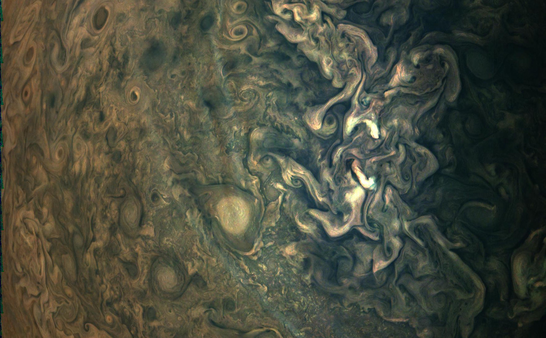 NASA công bố ảnh cận cảnh về sao Mộc, cư dân mạng bình luận: Đẹp như tranh sơn dầu Van Gogh!