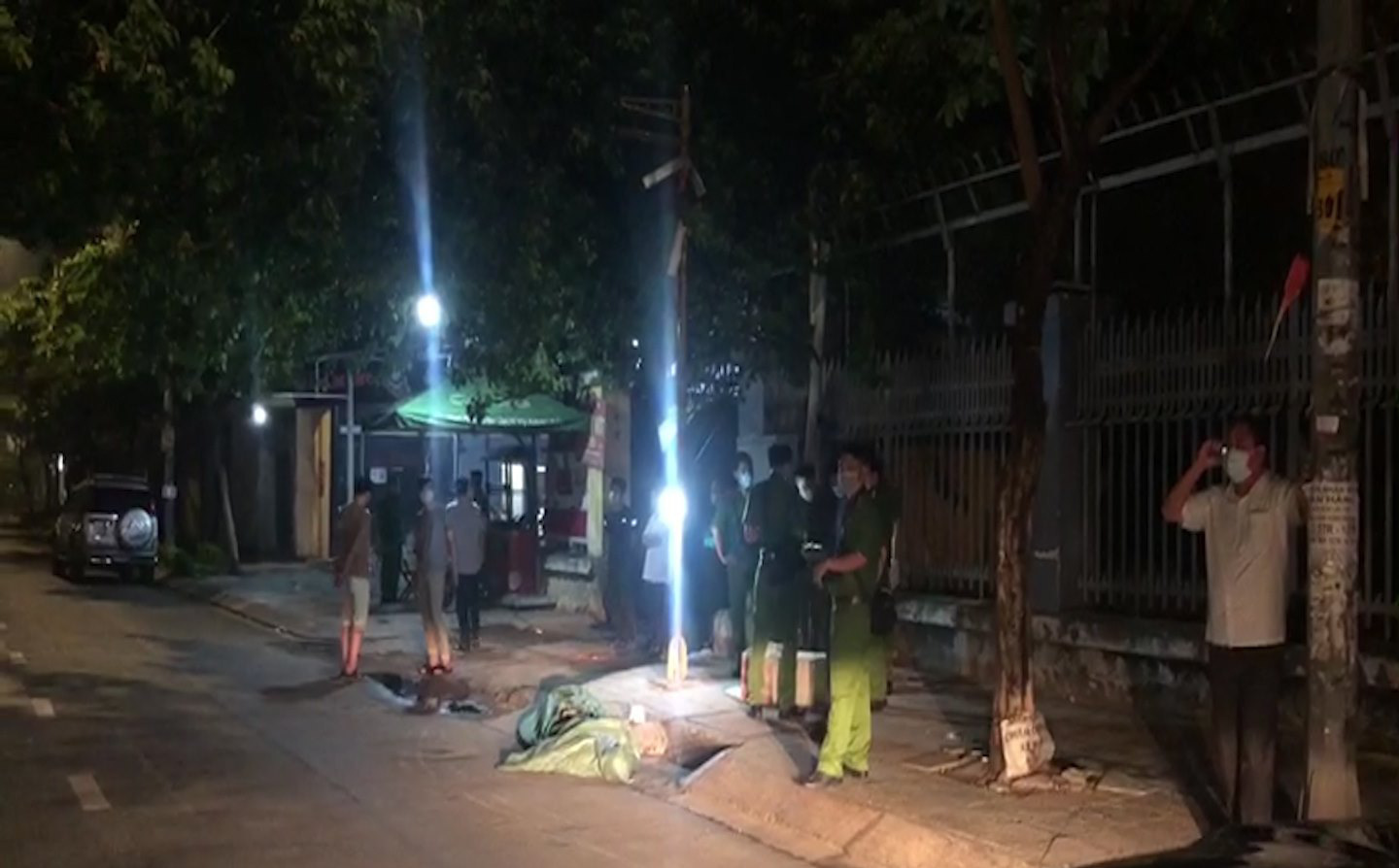 Xác định danh tính người đàn ông tử vong trong bao tải bên lề đường ở Sài Gòn