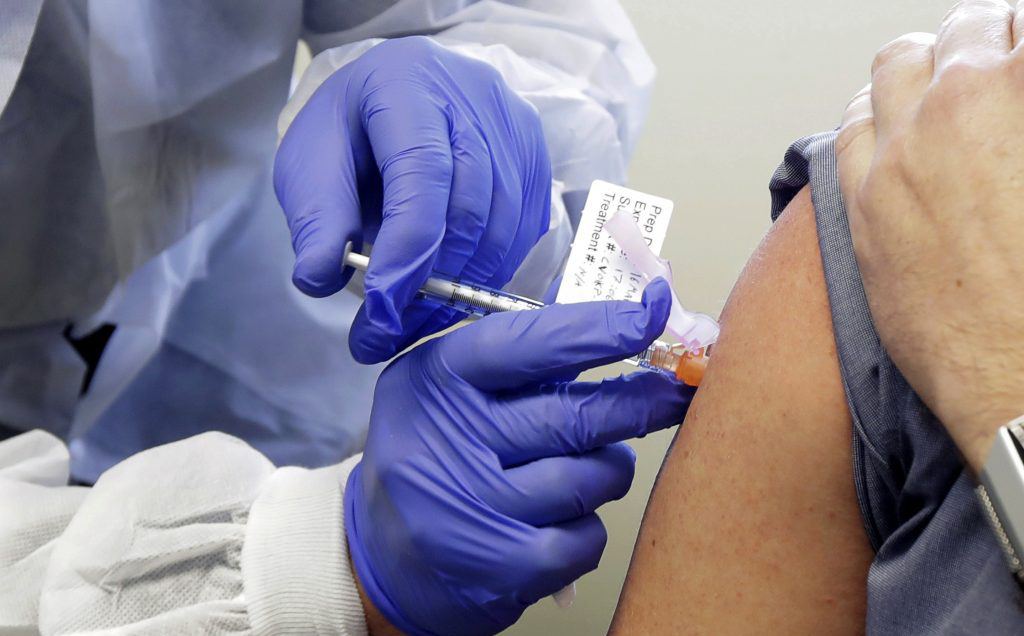 Chuyên gia hàng đầu của WHO cảnh báo: Không nên quá trông đợi vào vaccine ngừa COVID-19