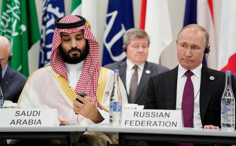 TT Trump cứu giá dầu ngoạn mục bằng tweet về Putin và thái tử Saudi, Kremlin tạt ngay 