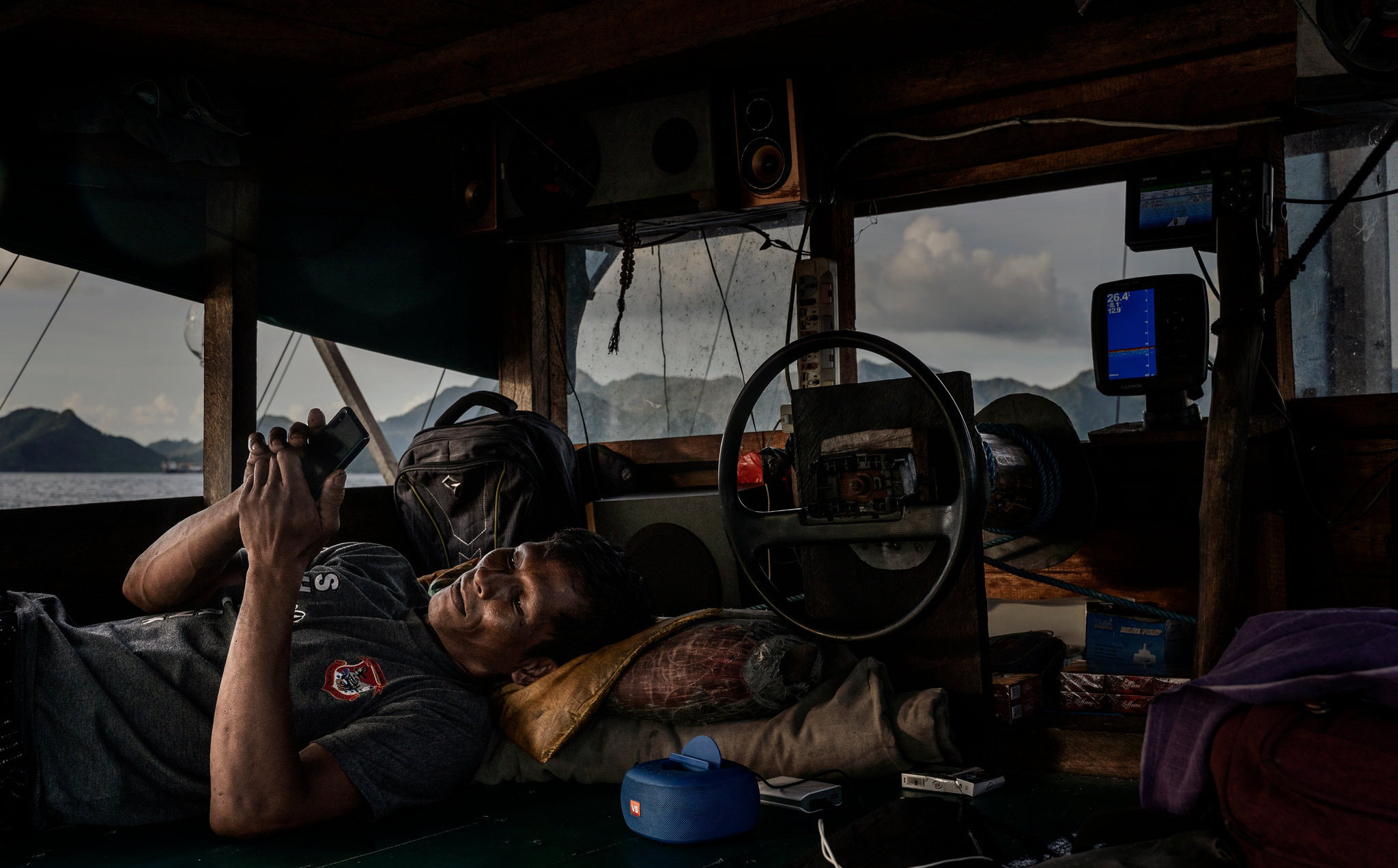 Ngư dân Indonesia đối mặt tàu cá TQ: 