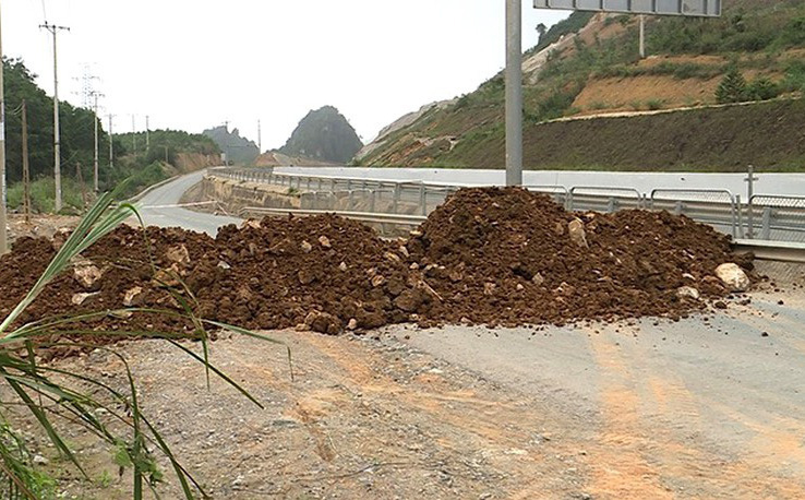 Quảng Ninh hỏa tốc yêu cầu không đổ đất ngăn đường khi thực hiện cách ly xã hội