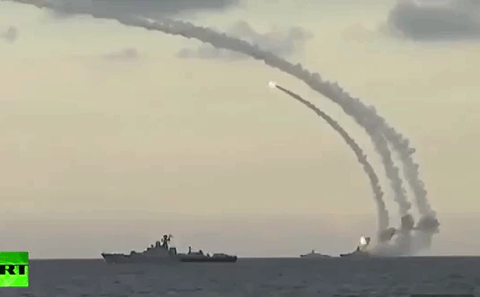 Israel nóng rực, vội vã báo động Đỏ toàn bộ lực lượng phòng không - Tàu ngầm tên lửa Kalibr Nga cấp tốc tới Syria, bước ngoặt lớn