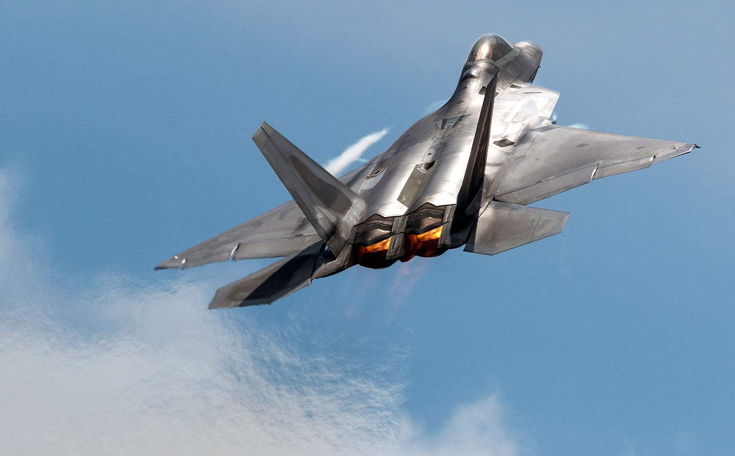 Hé lộ bí mật động trời về tiêm kích F-22, điểm yếu của Không quân Mỹ bị phơi bày