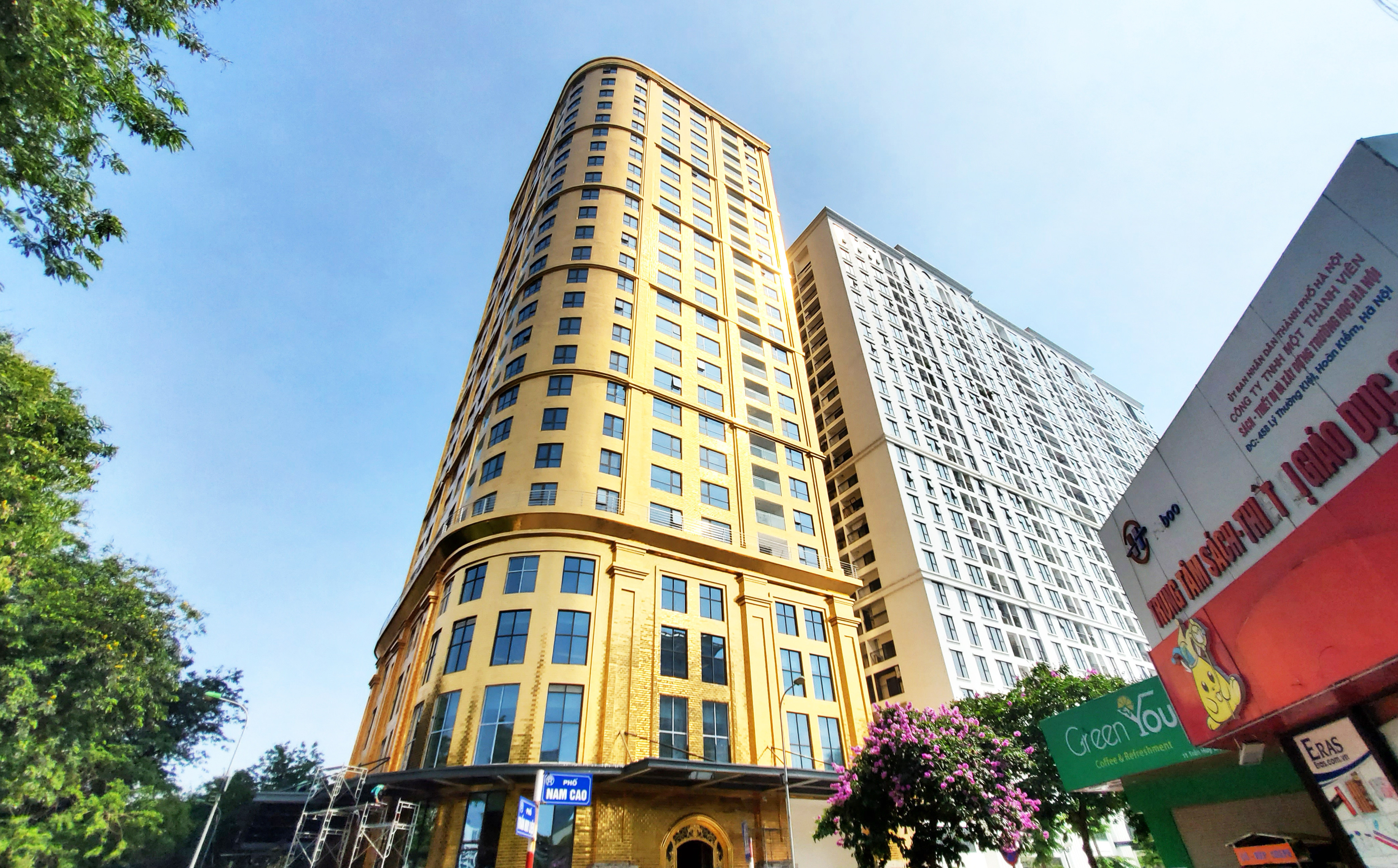 Tòa nhà dát vàng 24K "từ chân đến nóc" khủng nhất Hà Nội đang hoàn thiện