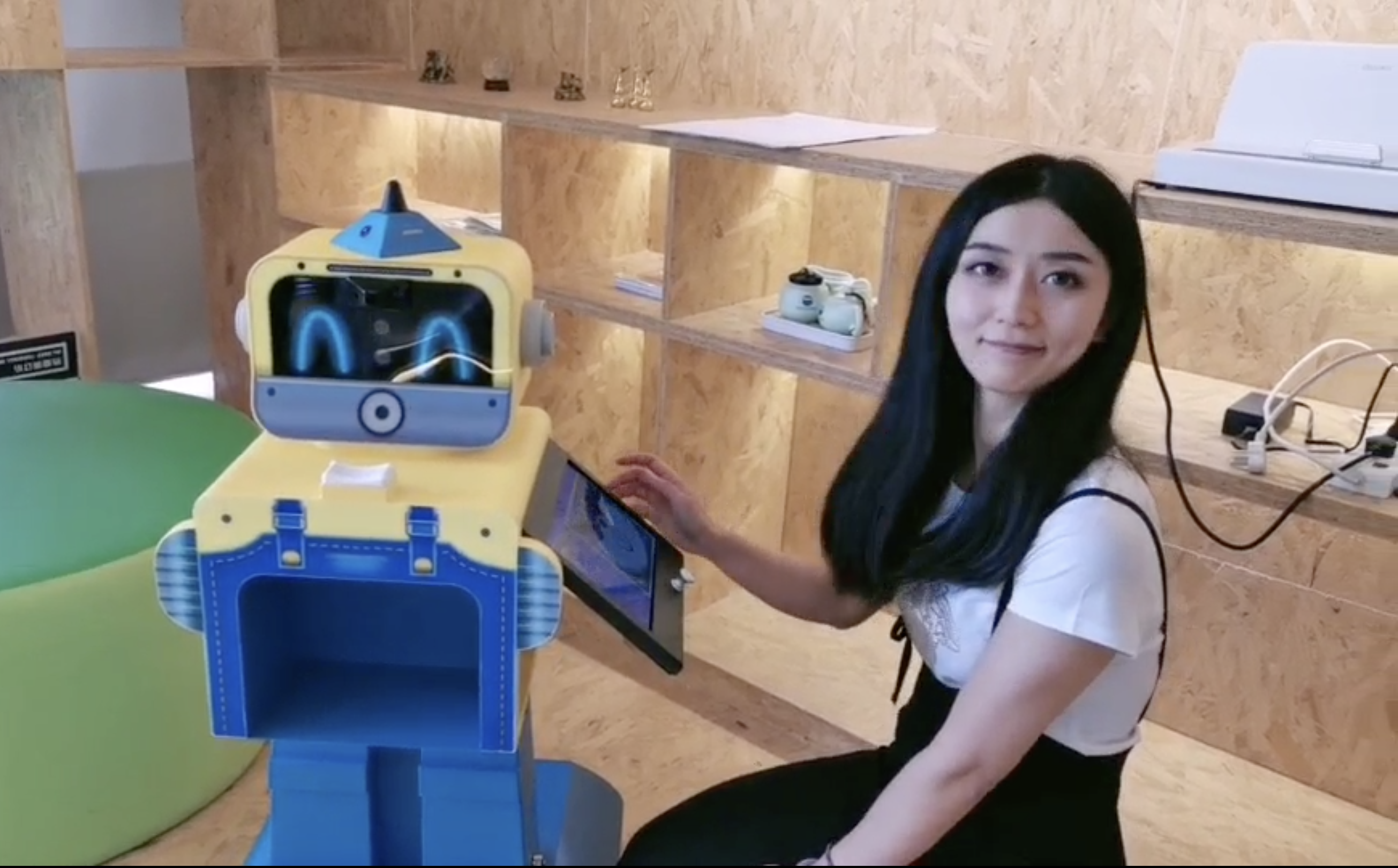 [VIDEO] Phòng ngừa Covid-19, Trung Quốc sáng tạo ra robot kiểm tra trẻ em trước khi vào lớp