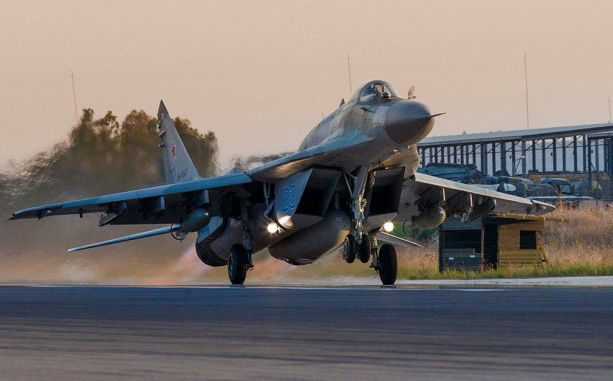 Su-35 hộ tống MiG-29, Su-24 dồn dập hạ cánh xuống Libya: &quot;Gấu Nga&quot; lâm trận?