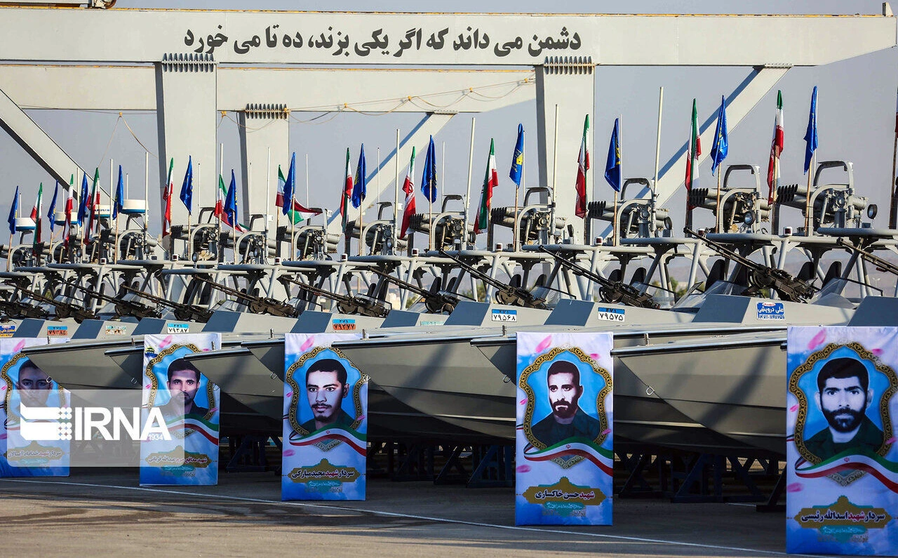 Giữa 100 tàu mới của Iran bỗng nổi bật 1 