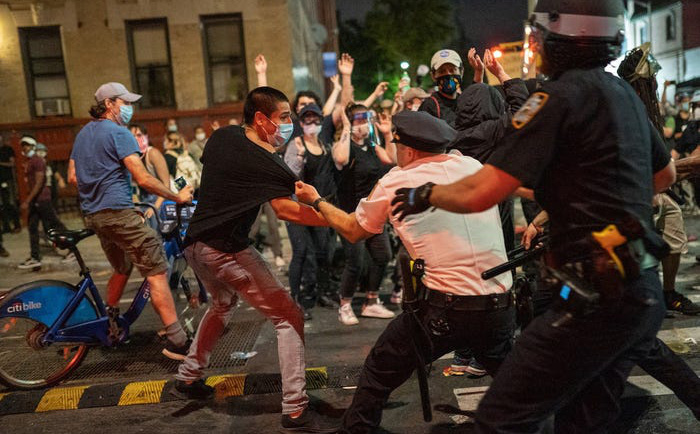Biểu tình, bạo động tăng nhiệt; nước Mỹ chìm trong hỗn loạn: Nga ngồi không cũng 