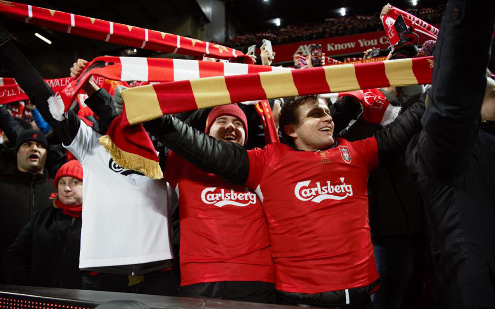 “Đêm trắng” mừng ngôi vương của fan Liverpool FC và Carlsberg