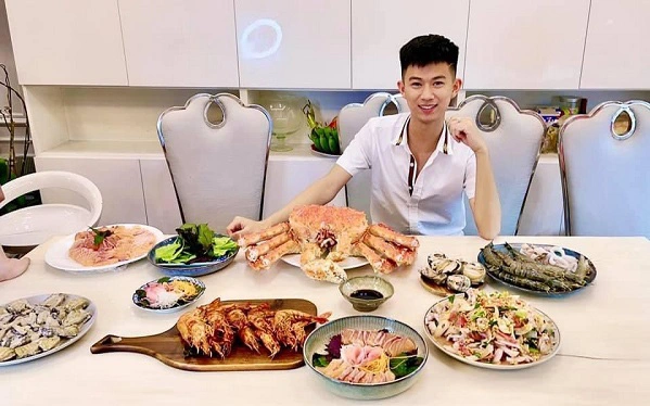 "Vua hải sản" Nguyễn Văn Hiếu chia sẻ cách lựa chọn cua hoàng đế ngon, chắc thịt