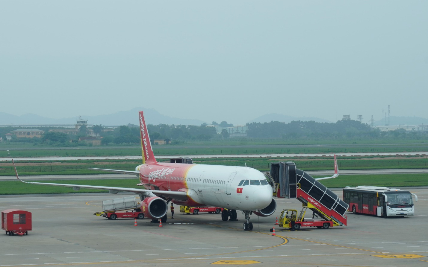 Sống vui, sống khỏe, bay an toàn, Vietjet thôi!