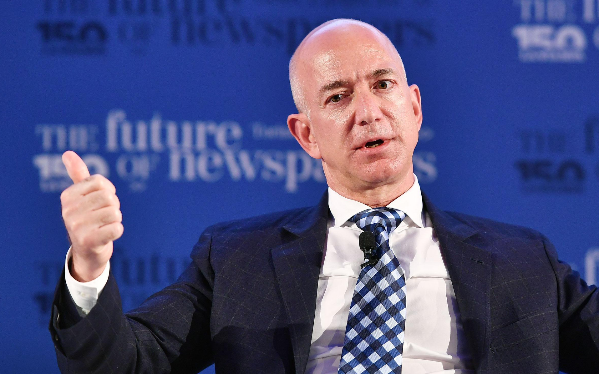 Khác biệt tạo nên giá trị: bài học từ Jeff Bezos, Melinda Gates và nước khoáng