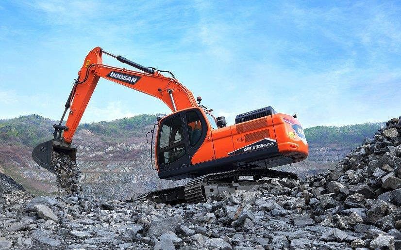 Máy xúc Doosan DX225LCA-7M cùng bạn chinh phục mọi công trình