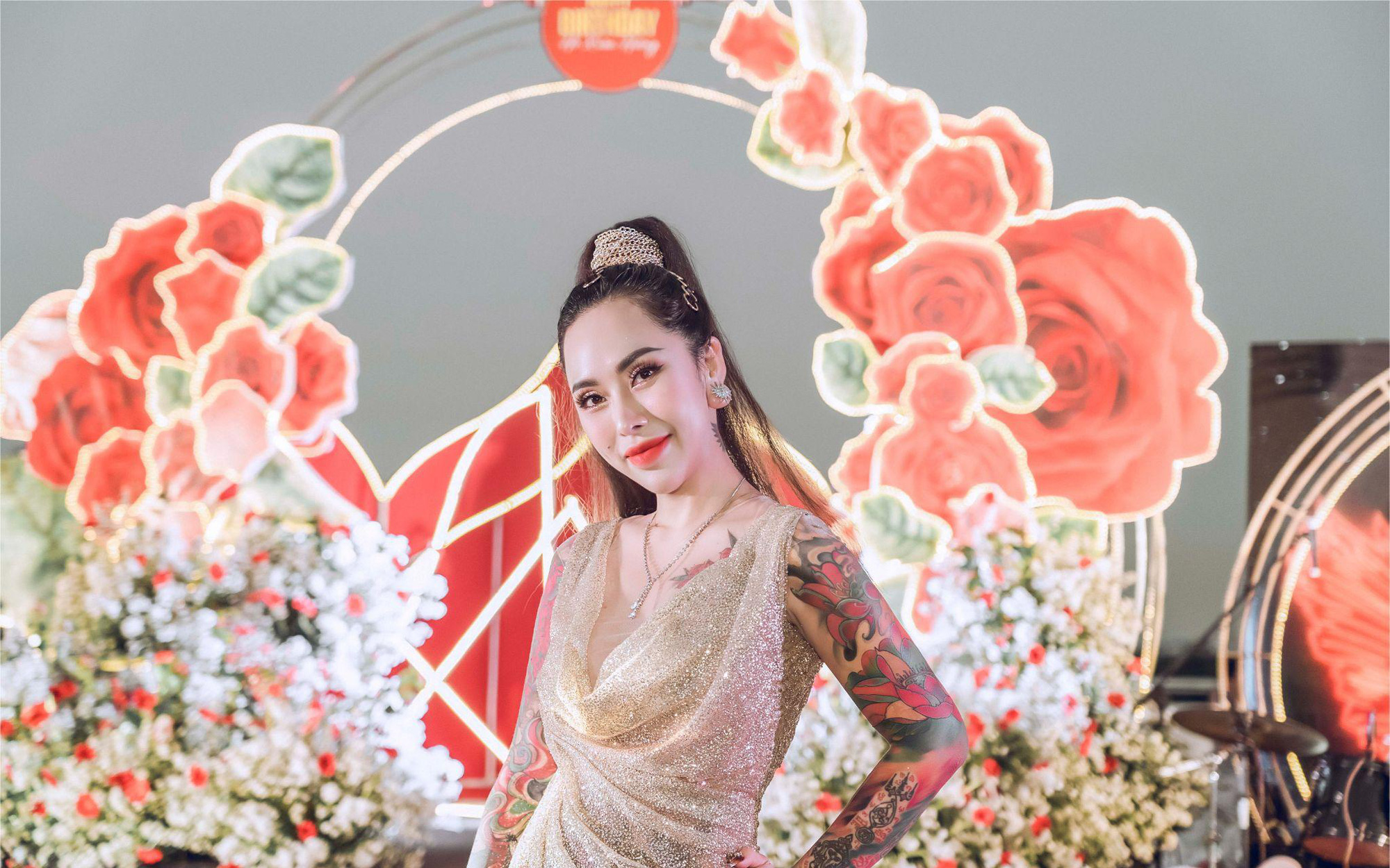 Hotgirl Hồ Xuân Hương xuất hiện với visual cực đỉnh trong buổi tiệc sinh nhật