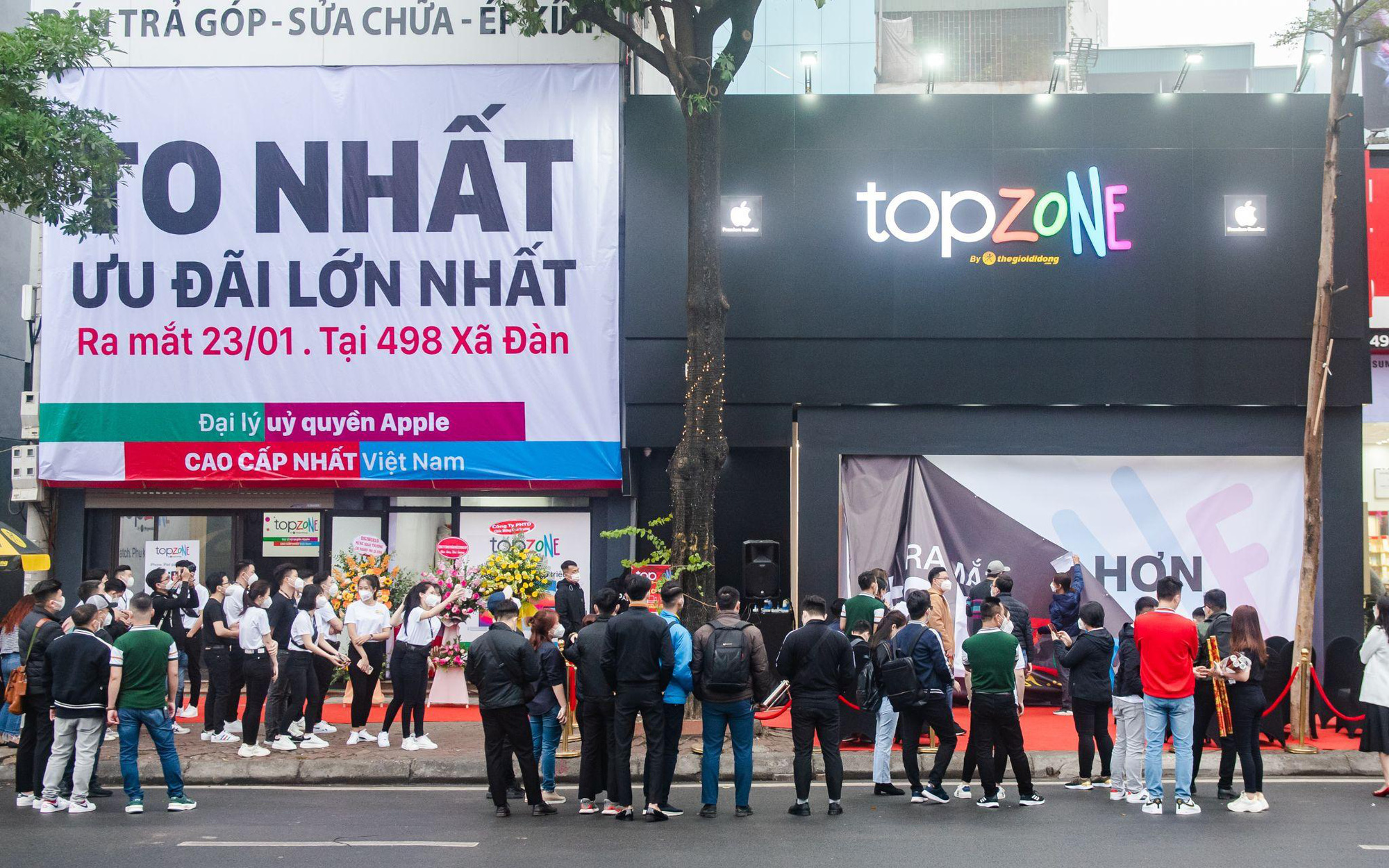 Sức nóng từ cửa hàng TopZone APR đầu tiên tại Hà Nội