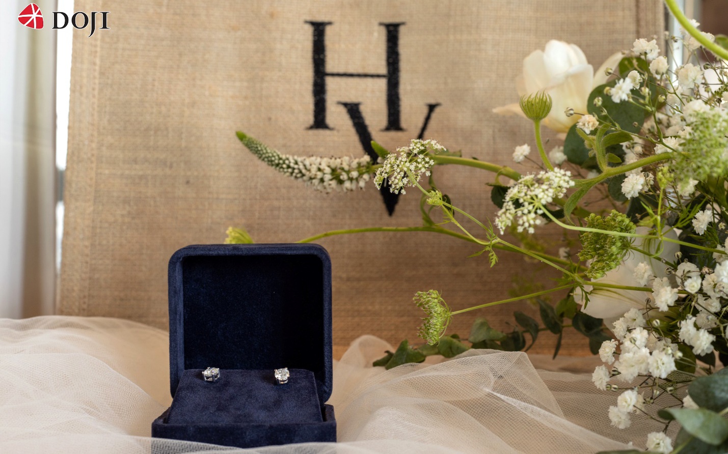 Ngô Thanh Vân đeo đôi bông tai kim cương hơn 10 nghìn đô la trong ngày cưới