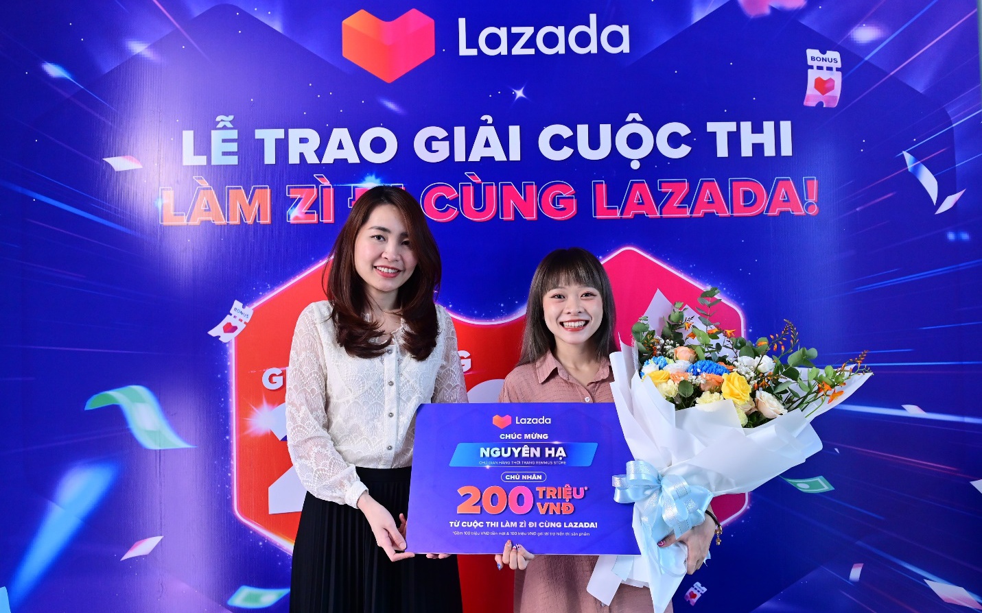 Vừa mở gian hàng, cô nàng gen Z đã trúng 200 triệu