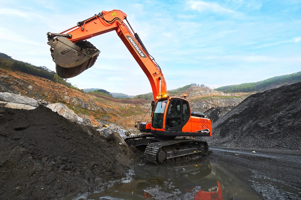 Máy xúc Doosan DX225LCA-7M cùng bạn chinh phục mọi công trình - Ảnh 1.