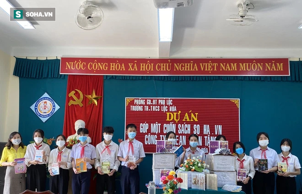 700 cuốn sách đến với 380 học sinh vùng sâu Lộc Hòa, Thừa Thiên - Huế - Ảnh 1.