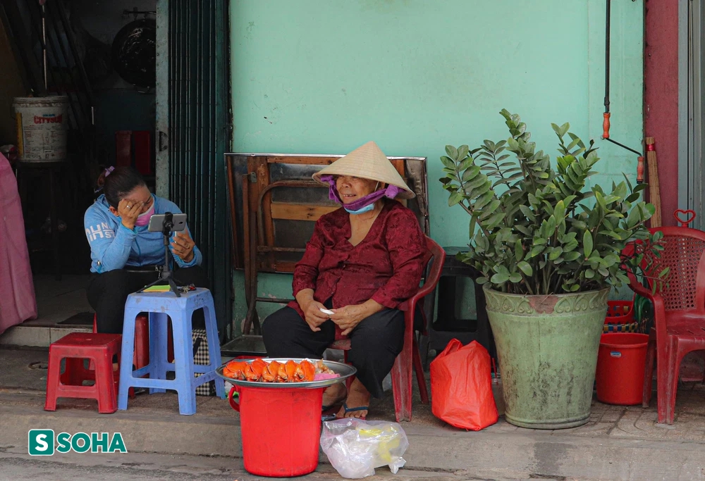 Mâm cua dì Ba nổi tiếng một thời, giờ thất sủng không còn hàng dài người xếp hàng mua - Ảnh 1.