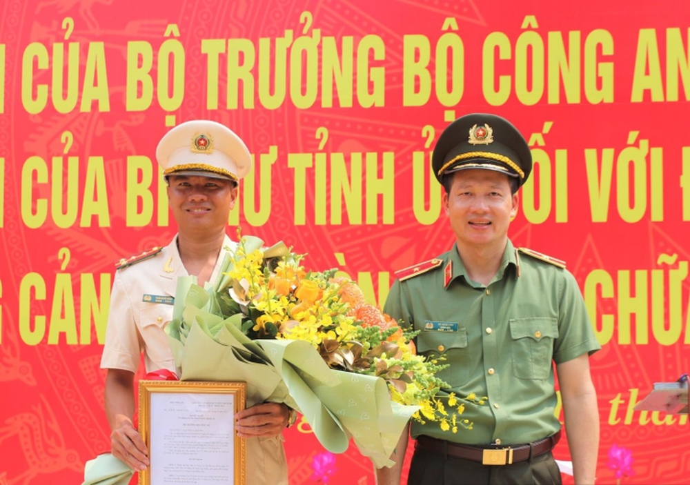 Đại úy cứu sống 4 người đuối nước được Chủ tịch nước tặng thưởng Huân chương Dũng cảm - Ảnh 1.
