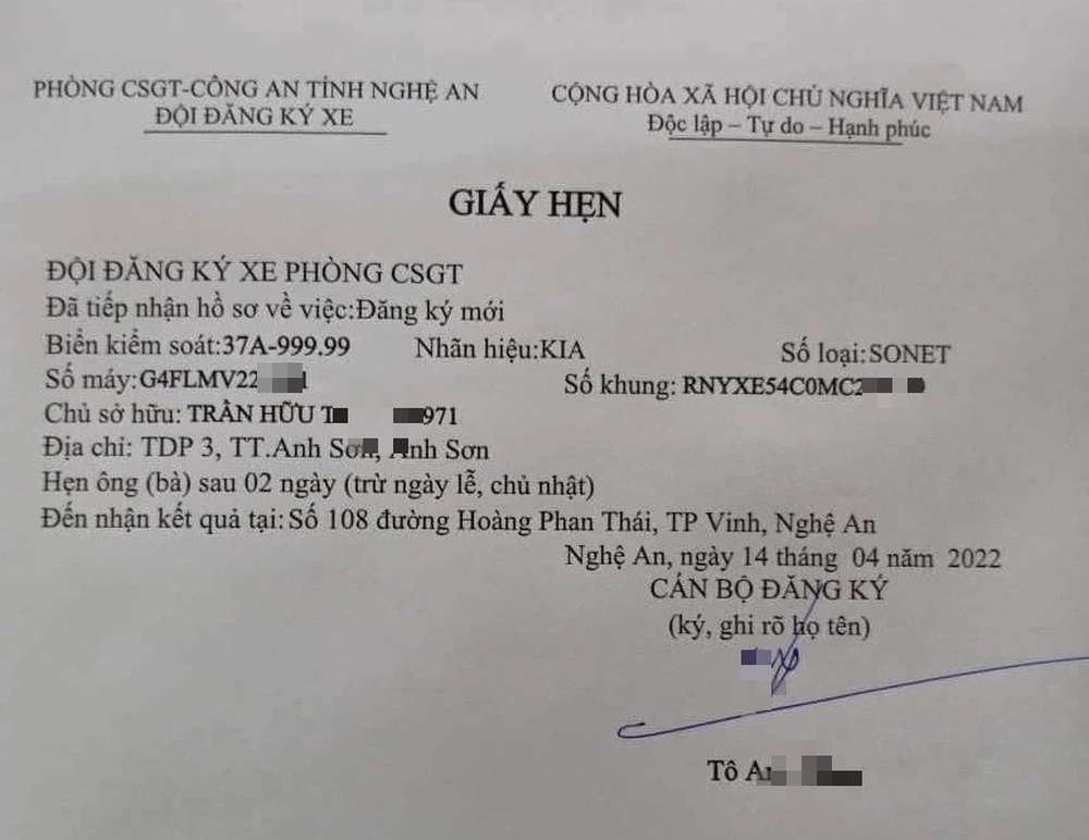 Người đàn ông vừa bốc được biển xe VIP nhất Nghệ An mang số ngũ quý 9 - Ảnh 2.