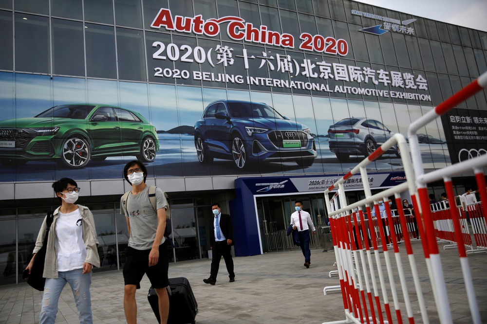 Thị trường ô tô số 1 thế giới hỗn loạn do lệnh phong tỏa: Trung Quốc vấp phải đá tảng - Ảnh 2.