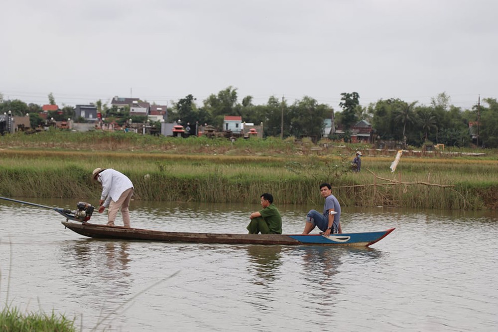 Vụ thi thể bị bịt miệng, trói chân tay: Công an tìm thấy đoạn dây trong túi quần nạn nhân - Ảnh 1.