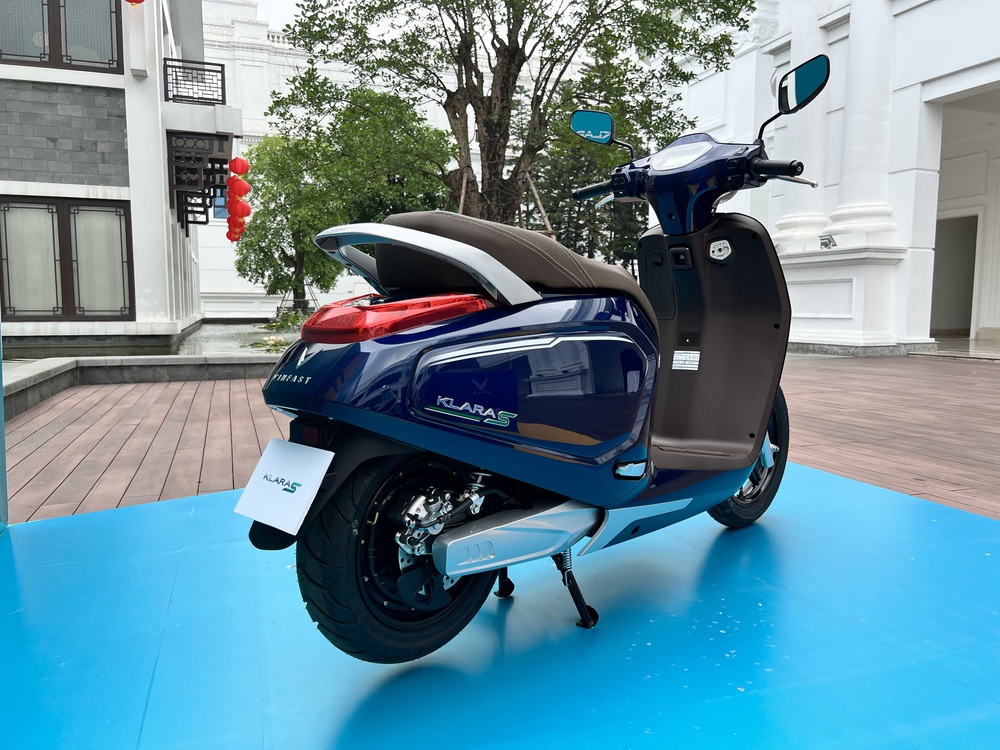 Soi VinFast Klara S 2022, xe máy điện quốc dân giá 36,9 triệu, đi 194 km/lần sạc - Ảnh 3.