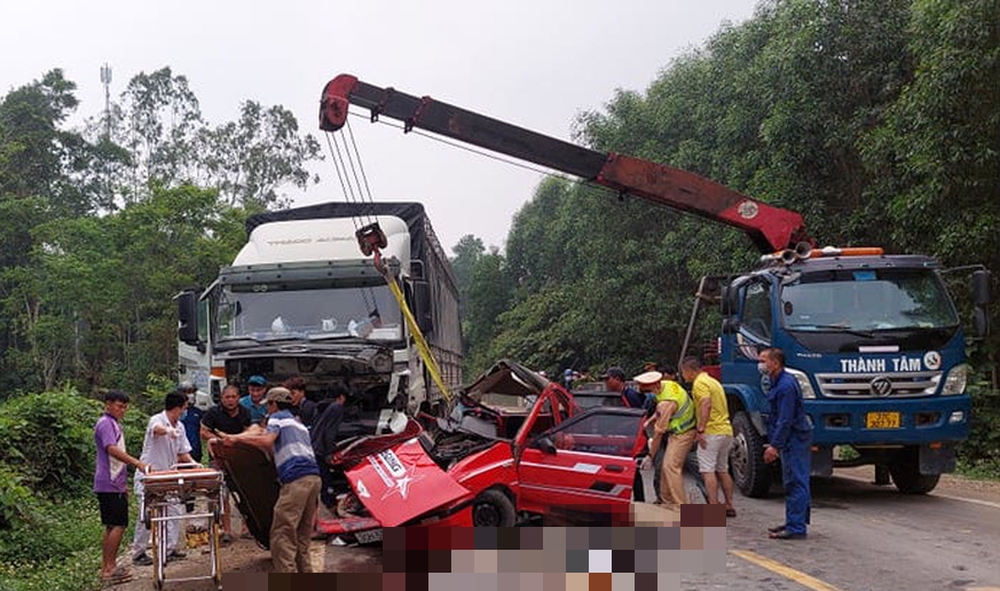 Gia đình 4 người gặp nạn trên đường di du lịch, 1 người tử vong - Ảnh 2.