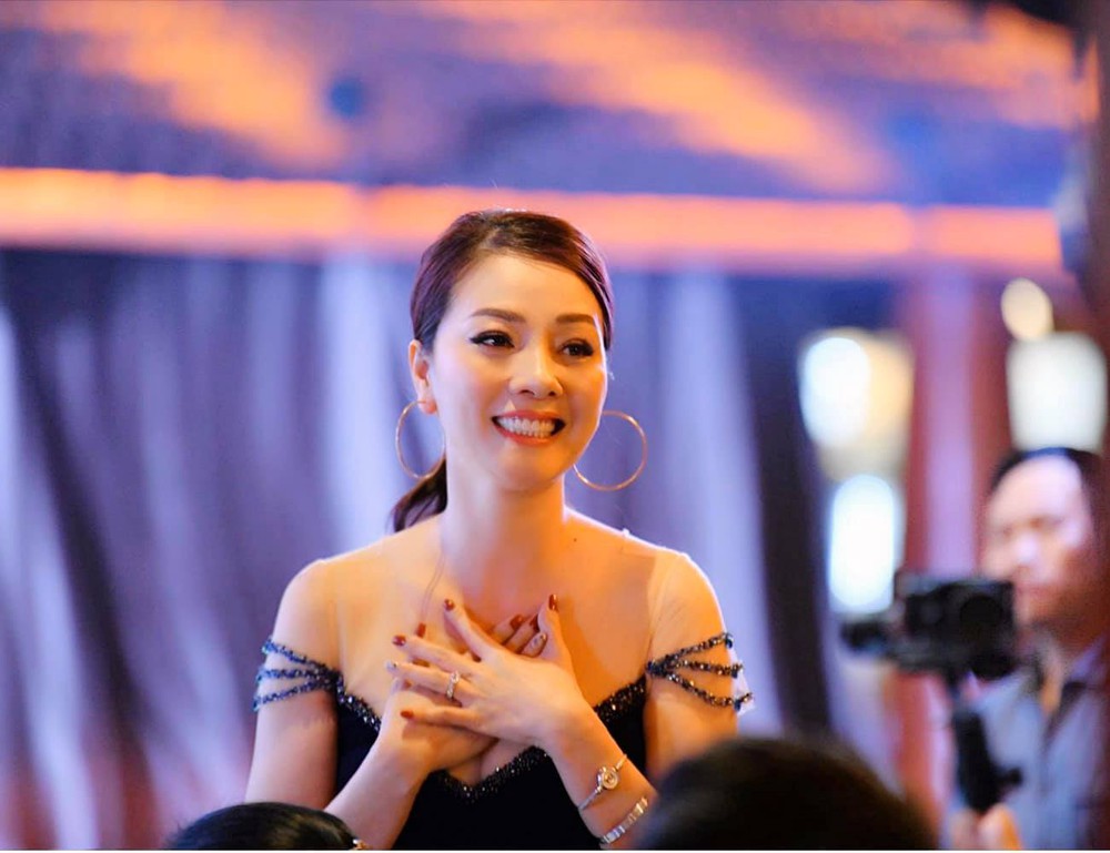Hoa hậu Quý bà Hoàng Yến sau 13 năm đăng quang: Cuộc sống sung túc, U50 như gái đôi mươi - Ảnh 2.