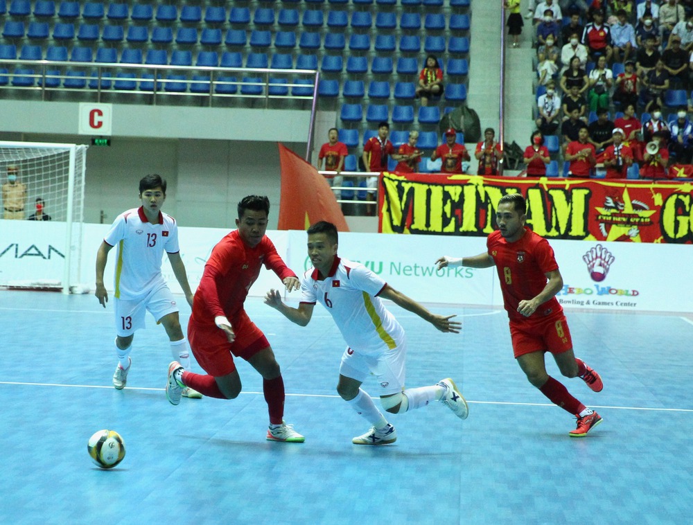 Ghi 3 bàn thắng trong 1 phút khiến đối thủ vỡ trận, ĐT Việt Nam tiến gần đến HCV SEA Games - Ảnh 2.