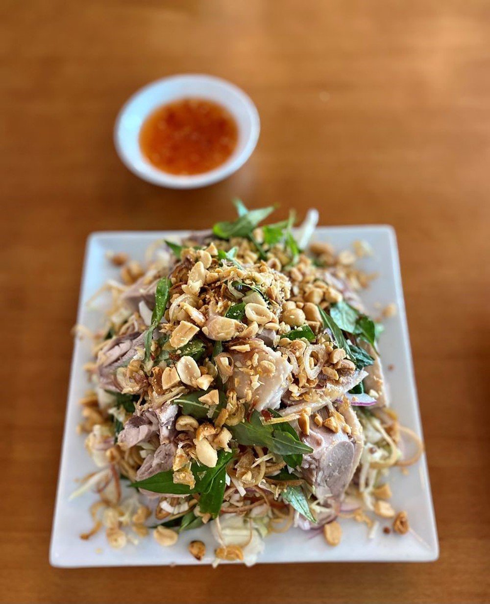 Nhà ẩm thực Mỹ mê cơm gà Việt Nam như điếu đổ: Món ăn gây xao xuyến, ấn tượng khó phai - Ảnh 2.