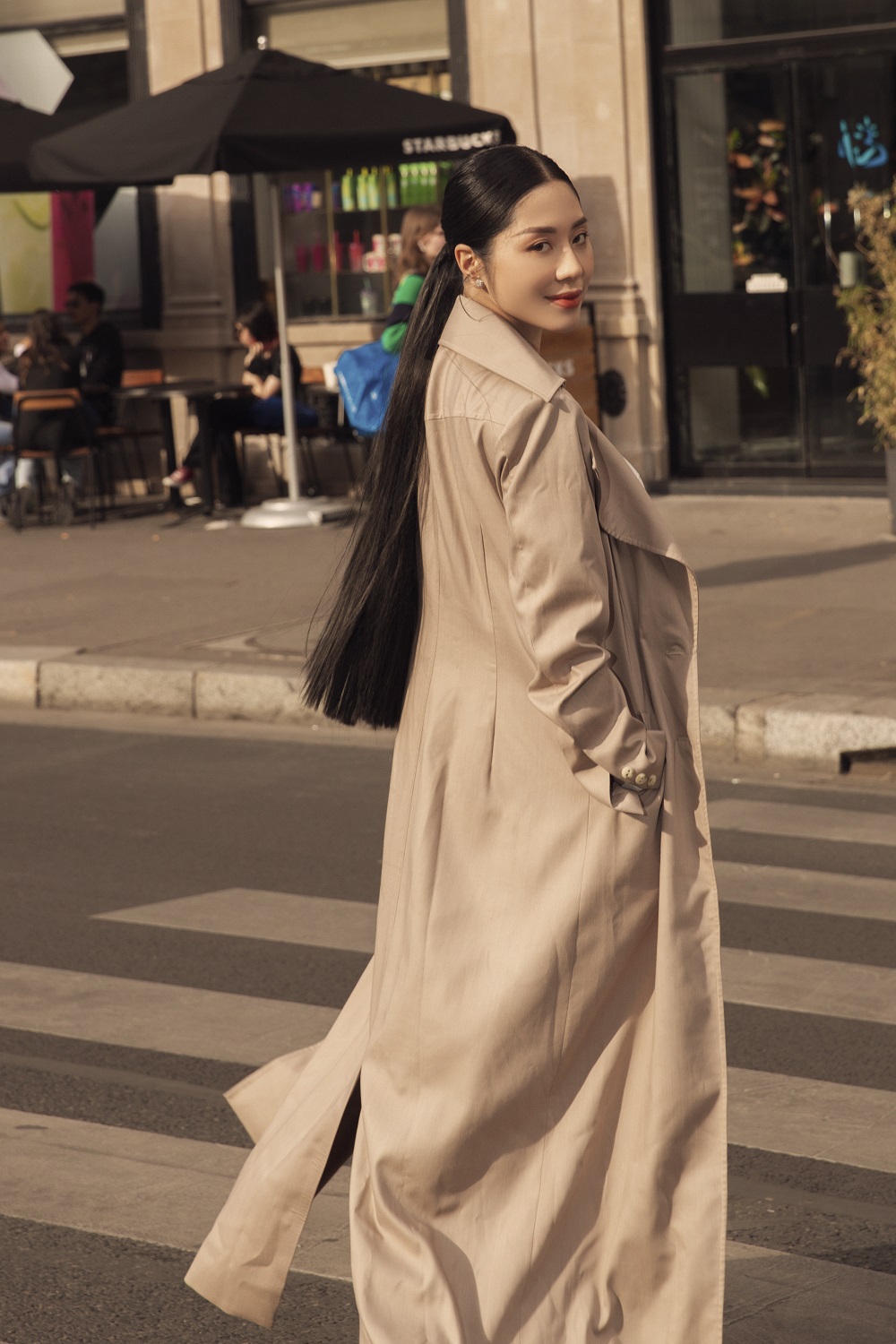 Hoa hậu Tô Diệp Hà xinh đẹp, thăm thú Paris - Ảnh 1.