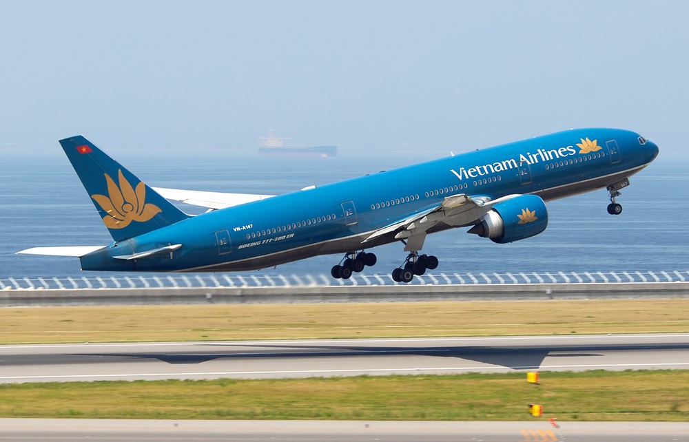 Lương Chủ tịch Vietnam Airlines bao nhiêu khi hãng đang lỗ lũy kế hơn 1 tỷ USD? - Ảnh 1.