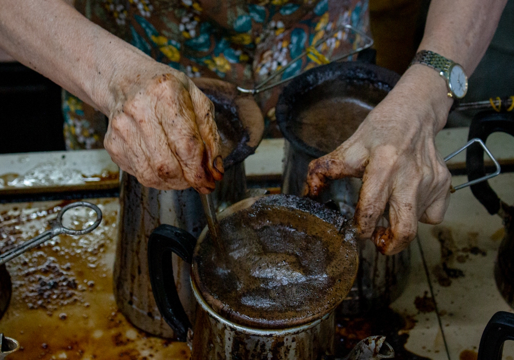Quán cà phê vợt cuối cùng ở Biên Hòa: Chốn đi về của tín đồ cà phê suốt 35 năm - Ảnh 4.
