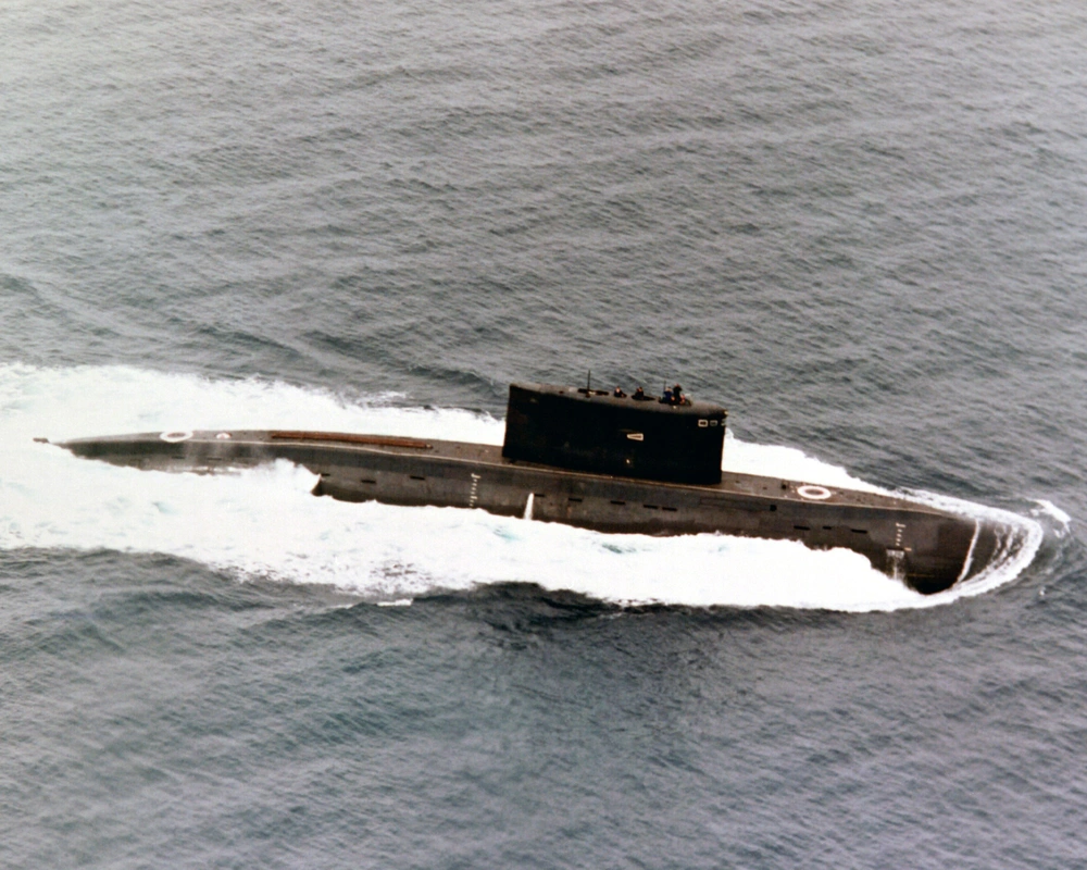 Tàu ngầm Kilo-636: Quả đấm thép dưới lòng biển mang tên lửa hiện đại - Ảnh 2.