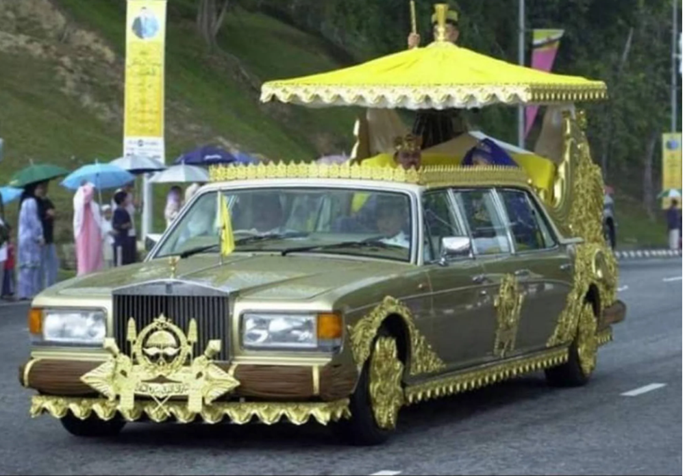 Cận cảnh cuộc sống giàu có của Quốc vương Brunei - Ảnh 2.