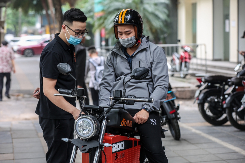 Soi mẫu xe máy điện Made in Vietnam đi 200km tốn khoảng 24.000 đồng tiền sạc điện - Ảnh 1.