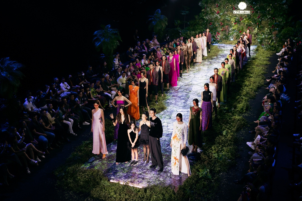 Thanh Hằng, Minh Kha gây ấn tượng trong show diễn của NTK Hà Linh Thư - Ảnh 8.