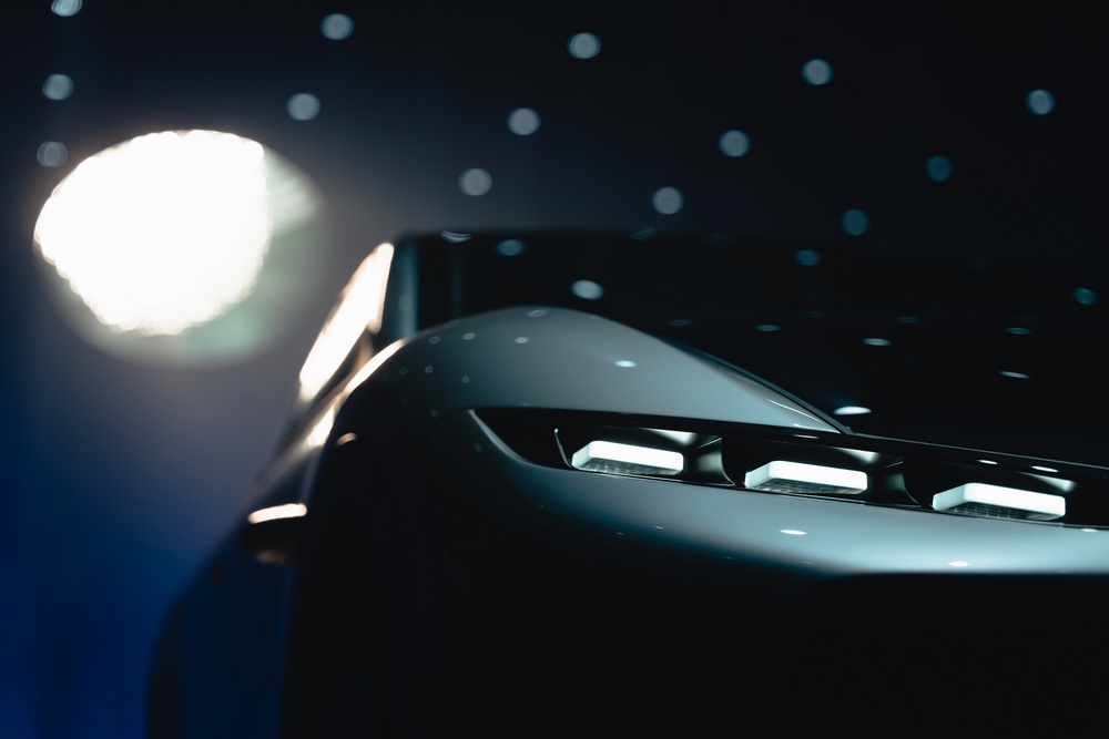 Khủng hơn Tesla, mẫu xe điện Hà Lan có thể đi 7 tháng không cần sạc: Bí mật nào đằng sau? - Ảnh 3.