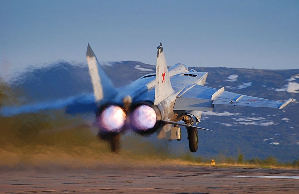 Tiêm kích MiG-25 Foxbat: Ma tốc độ khiến sĩ quan Mỹ đứng hình và cuộc đào tẩu rúng động - Ảnh 1.