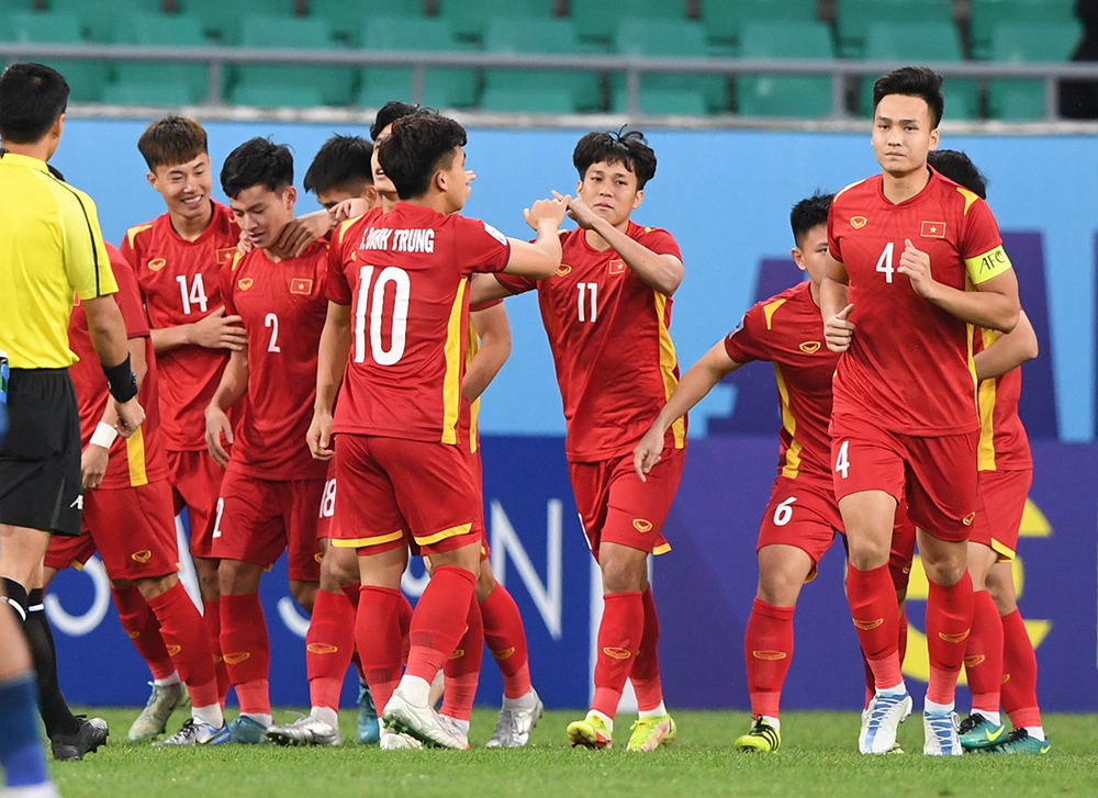 Cựu HLV Thái Lan lo đội nhà tụt lùi, so sánh lò đào tạo của Việt Nam với Bayern, Dortmund - Ảnh 1.