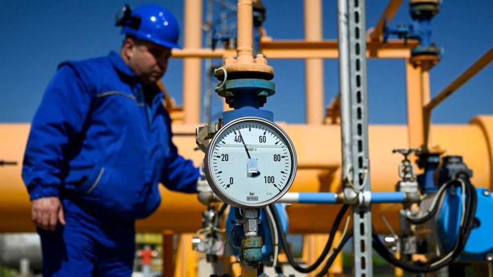 Cắt giảm mạnh khí đốt sang EU, sếp Gazprom nói thẳng: Hàng của Nga, luật của Nga - Ảnh 2.