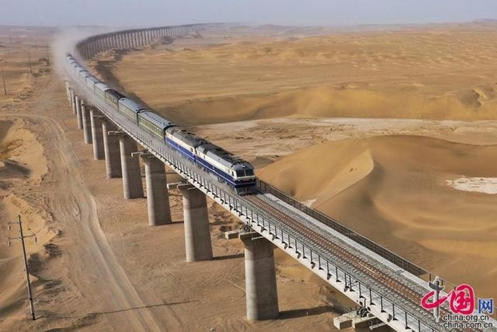 Đường sắt sa mạc: Trung Quốc chống lại sự tàn phá của hàng tỉ hạt cát bằng vũ khí bí mật - Ảnh 2.