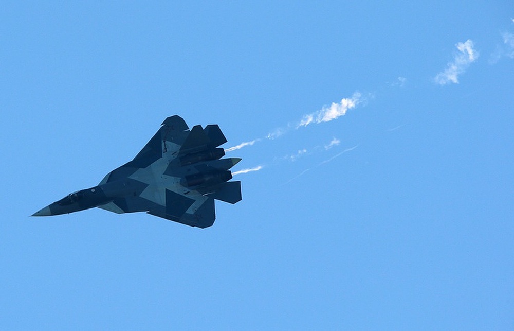 Su-57 Nga “tụt hậu nhất thế giới” về khả năng tàng hình, vẫn hơn F-22 Mỹ một điểm: Vì sao? - Ảnh 1.