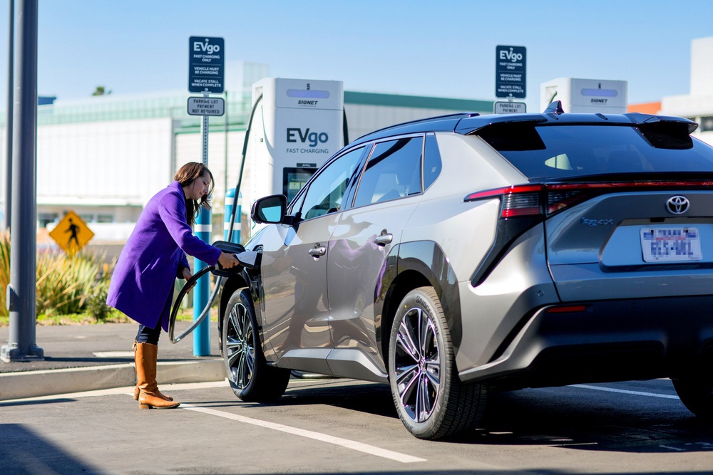 Xe điện đầu tay vừa bán ra 2 tháng, Toyota vội nhắn người mua: Đừng dùng chiếc xe đó - Ảnh 3.